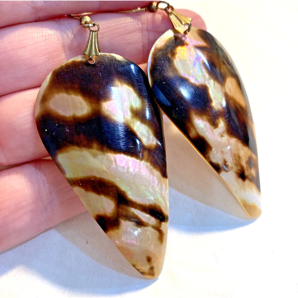 Vintage Pierced Earrings Carved Shell Drop & Dangle Style Boho Beachy Coastal - Picture 5 of 6